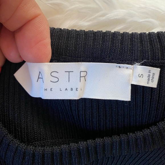 ASTR The Label Avery Organza Puffed Sleeve Open Back Top - Picture 8 of 8